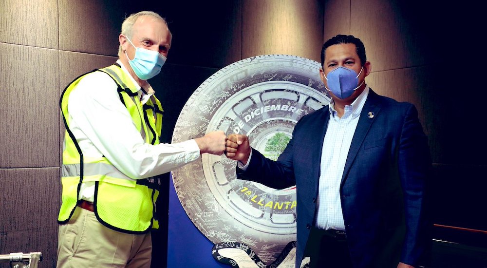 CEO de Michelin visita planta en PILBA; prepara expansión